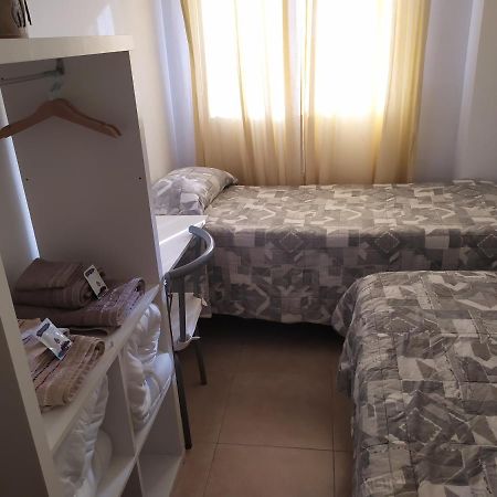 Habitación en un apartamento Deltebre Exterior foto